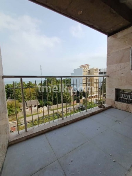 آپارتمان ساحلی نوساز باچشم انداز دریا