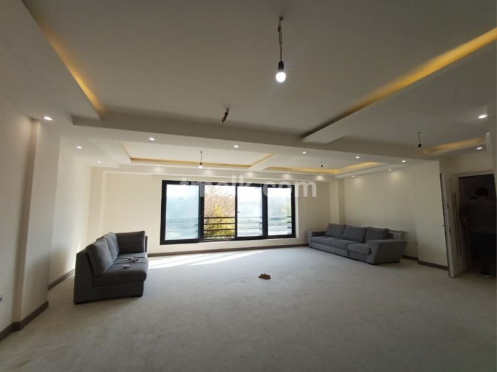 واحد155 متری خوش نقشه باامکانات کامل 