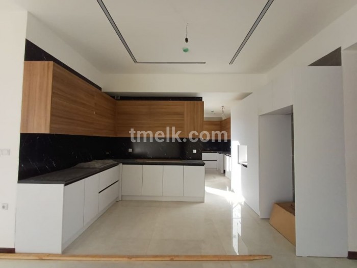 آپارتمان 155 متری بامشاعات جذاب درطبقه آخر