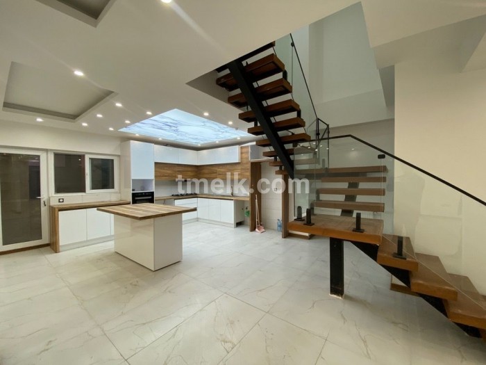 آپارتمان 211  متری دوبلکس باحیاط اختصاصی