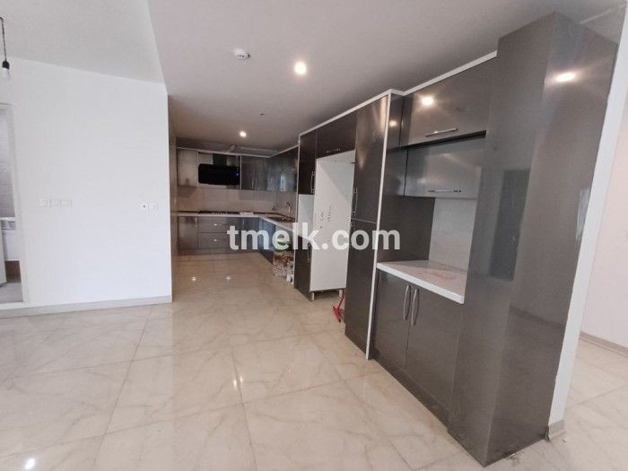 آپارتمان 157 متری کیلیدنخورده دررادیودریا